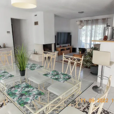 Сasa de vacaciones Maison Authentique Avec Pres De Dax Et Son Jardin *