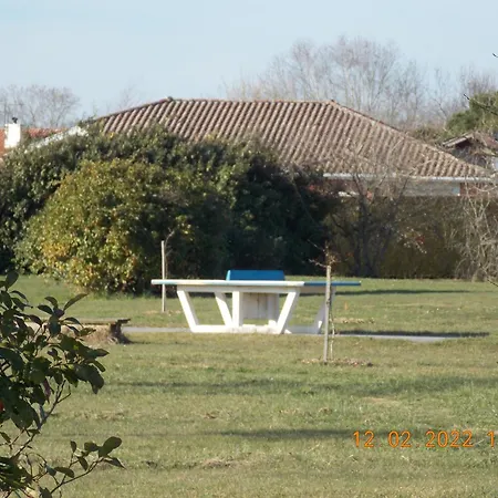 Сasa de vacaciones Maison Authentique Avec Pres De Dax Et Son Jardin Angoumé